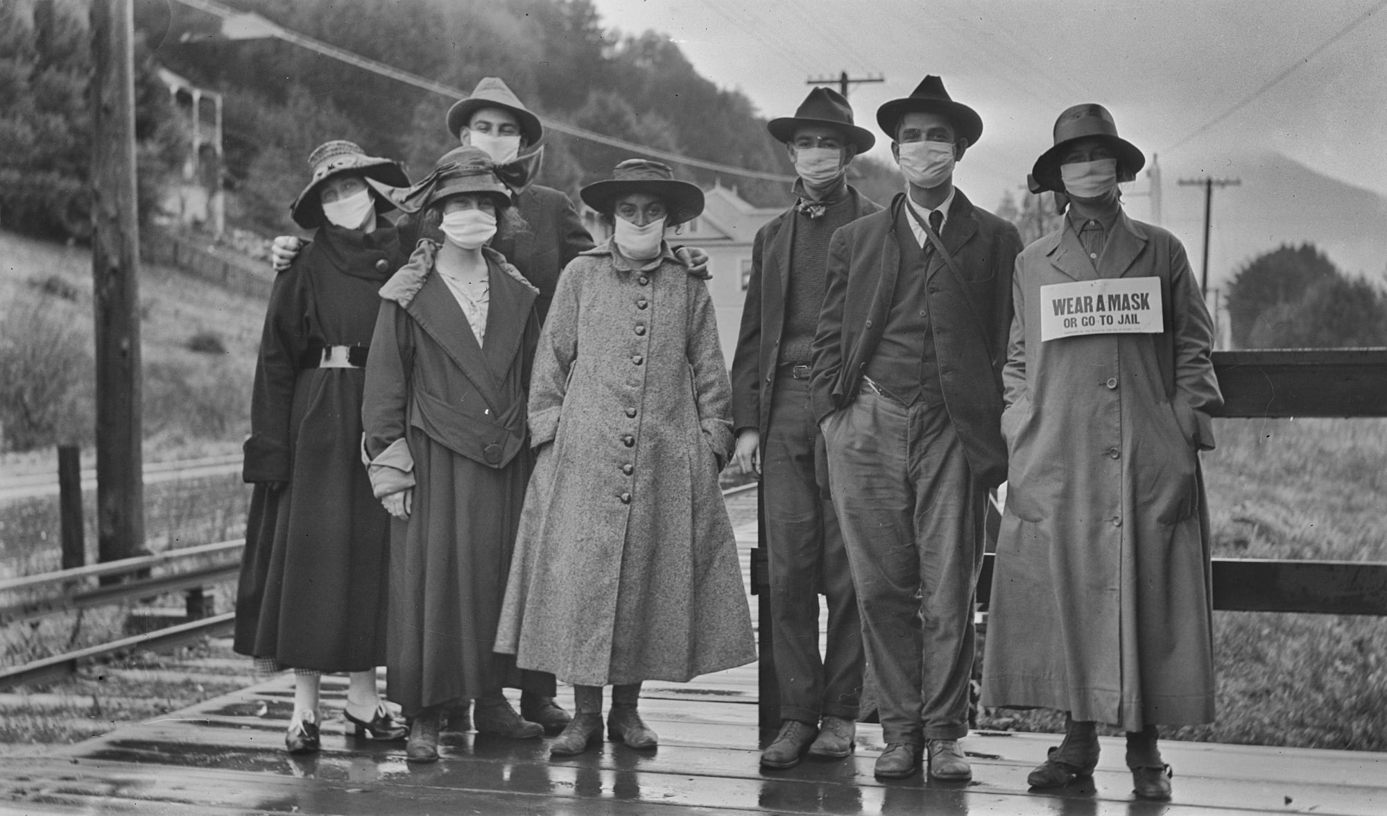 1918 people wearing masks