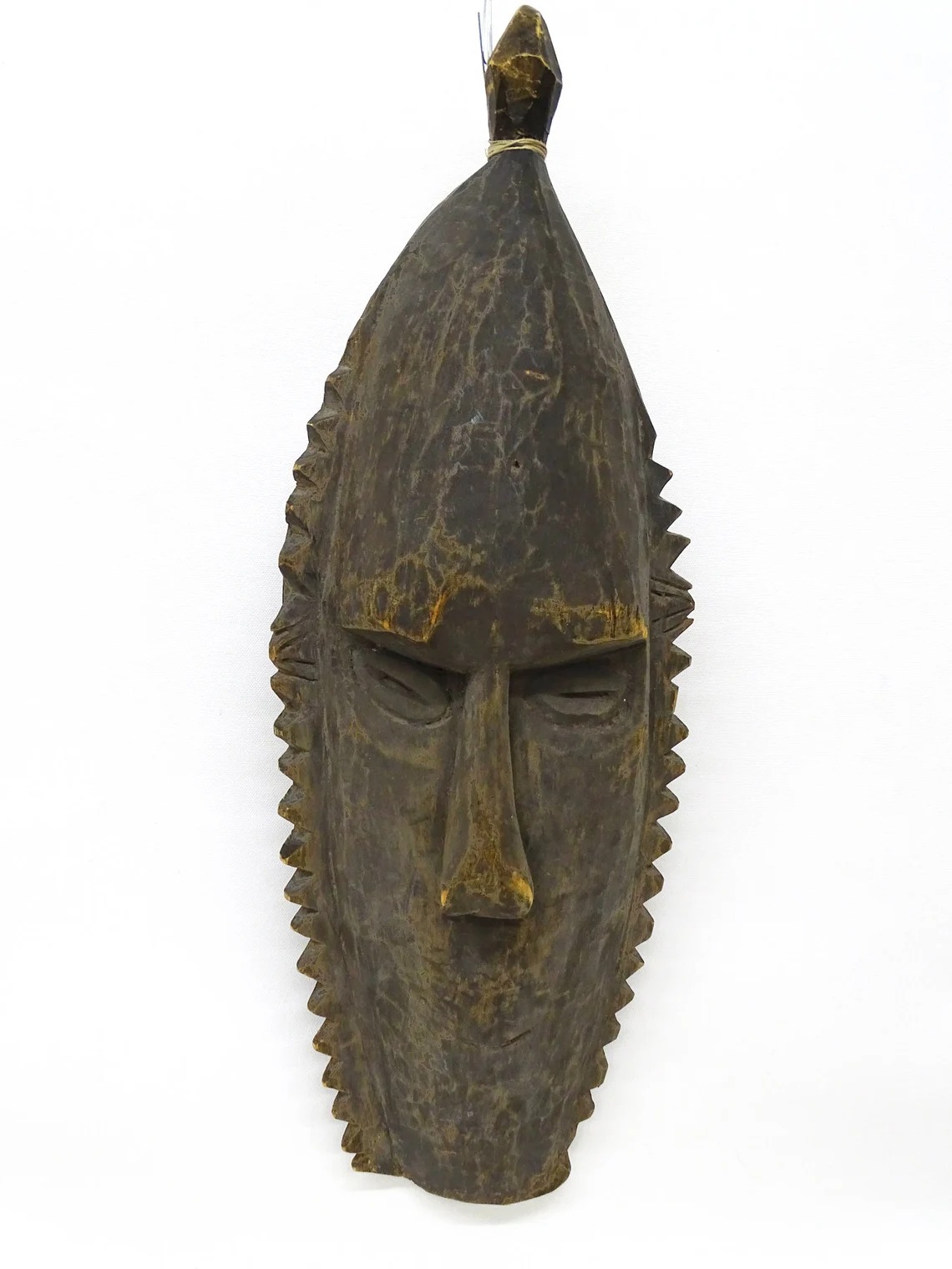 Carved wooden mask from New Guinea - Itsa Studio